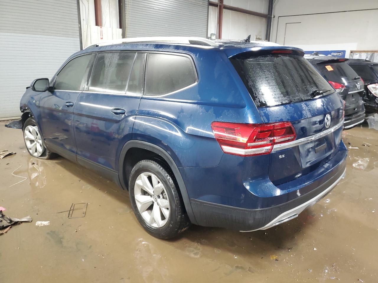 Image 2 of 2018 VOLKSWAGEN ATLAS SE 2018 with VIN 1V2CP2CA0JC599327