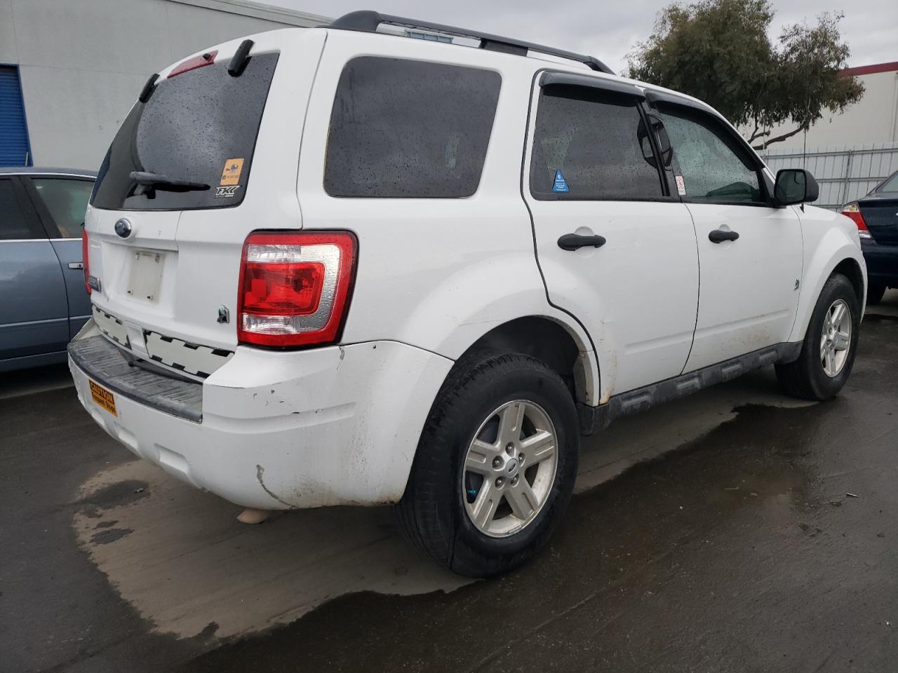 Image 3 of 2011 FORD ESCAPE HYBRID 2011 with VIN 1FMCU4K35BKC68478