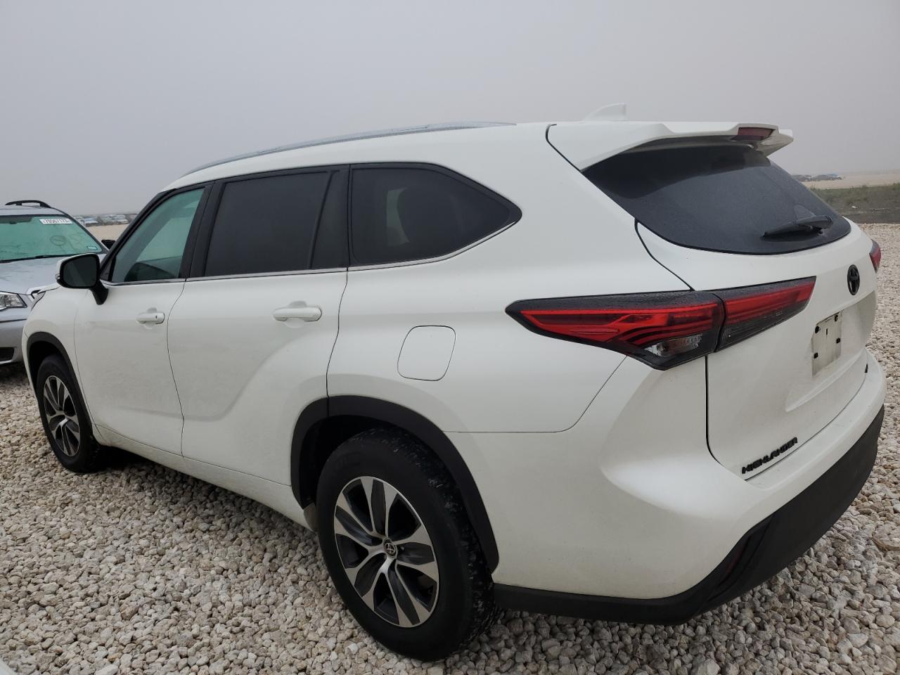 Obraz 2 z 2020 TOYOTA HIGHLANDER XLE 2020 z VIN 5TDGZRAH5LS513761
