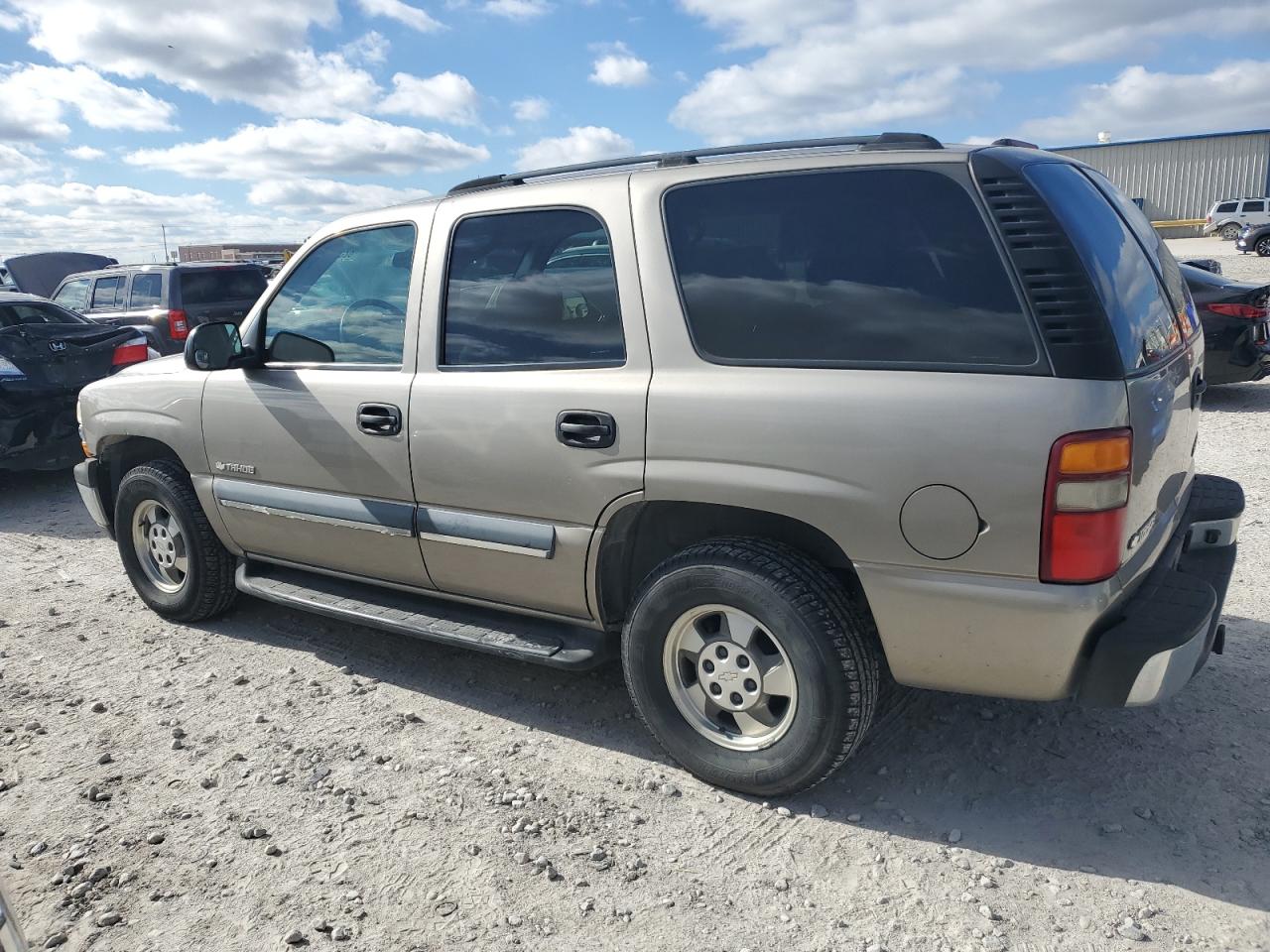 Изображение 2 2003 CHEVROLET TAHOE C1500 2003 с VIN 1GNEC13V33R160746
