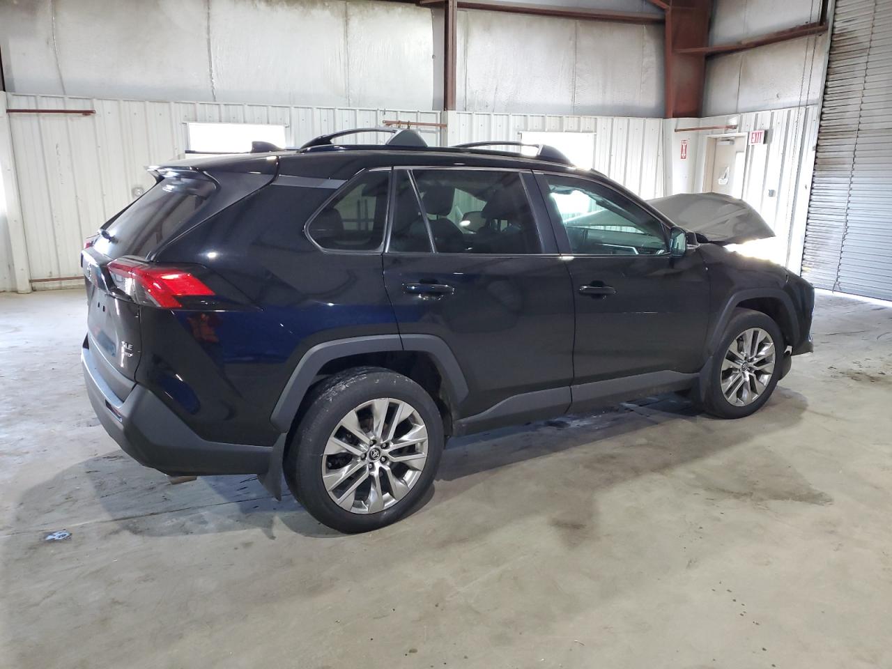 Изображение 3 2021 TOYOTA RAV4 XLE PREMIUM 2021 с VIN 2T3A1RFV2MC165818