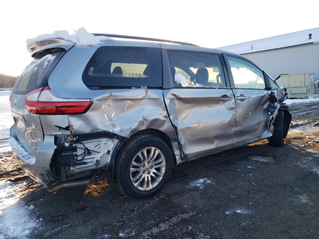 Изображение 3 2015 TOYOTA SIENNA XLE 2015 с VIN 5TDYK3DC3FS529189