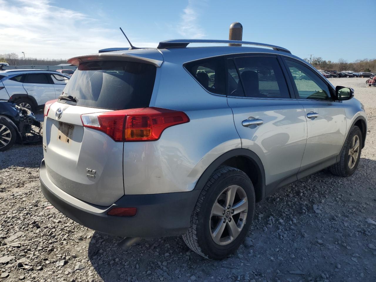 Изображение 3 2015 TOYOTA RAV4 XLE 2015 с VIN JTMRFREV7FJ020456