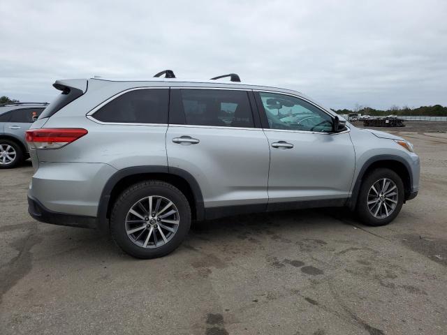 Image 3 of 2019 TOYOTA HIGHLANDER SE 2019 with VIN 5TDJZRFH1KS596196