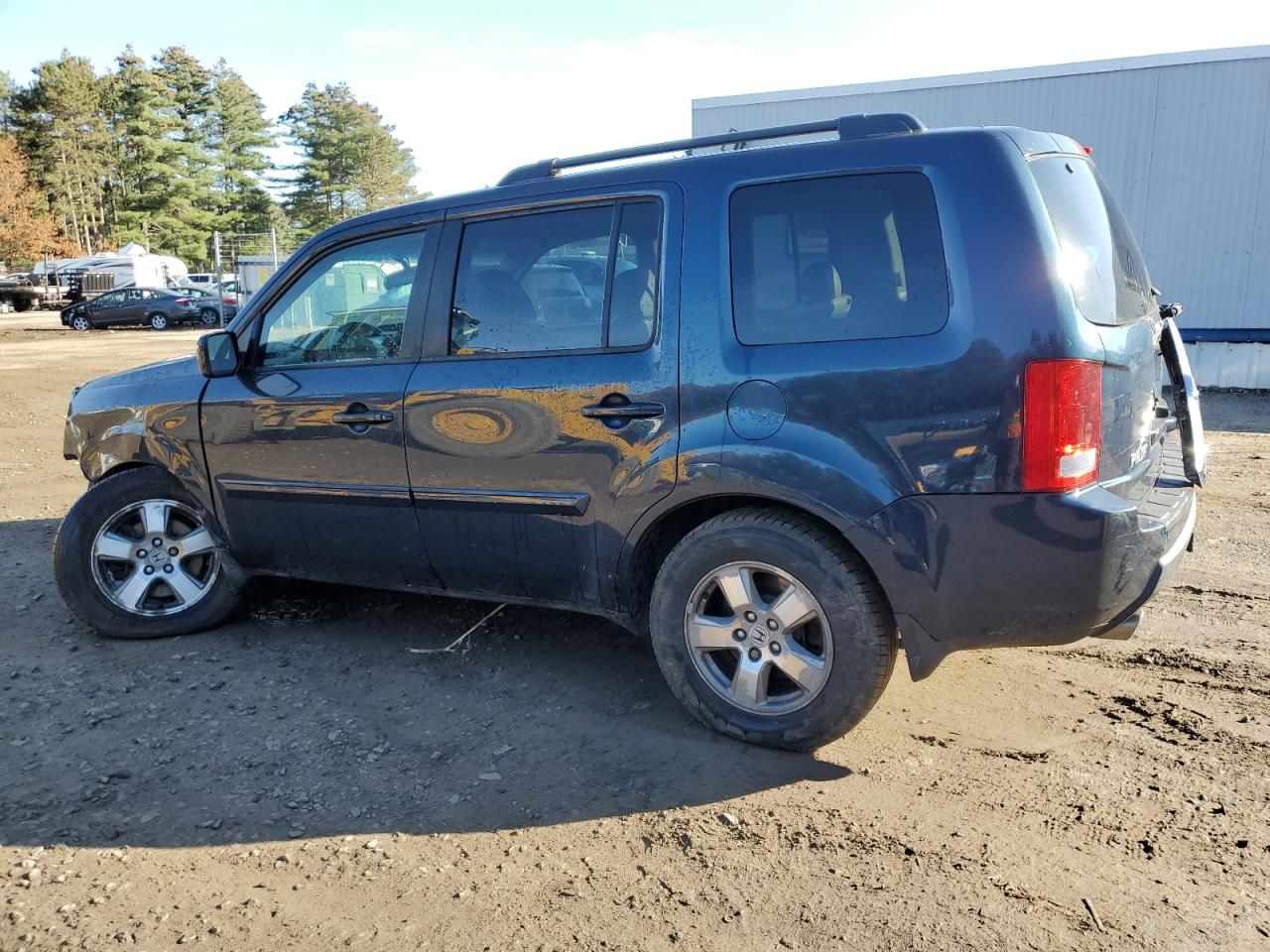 Image 2 of 2011 HONDA PILOT EXL 2011 with VIN 5FNYF4H54BB012682