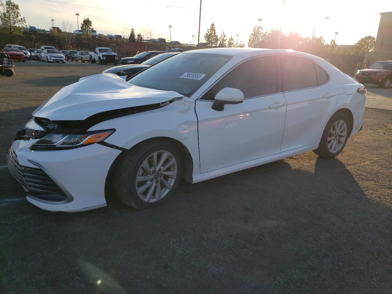 Obraz 1 z 2022 TOYOTA CAMRY LE 2022 z VIN 4T1C11AK5NU716517