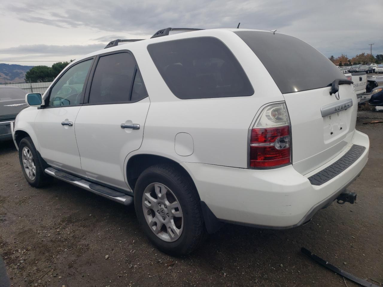 Image 2 of 2005 ACURA MDX TOURING 2005 with VIN 2HNYD18885H517373