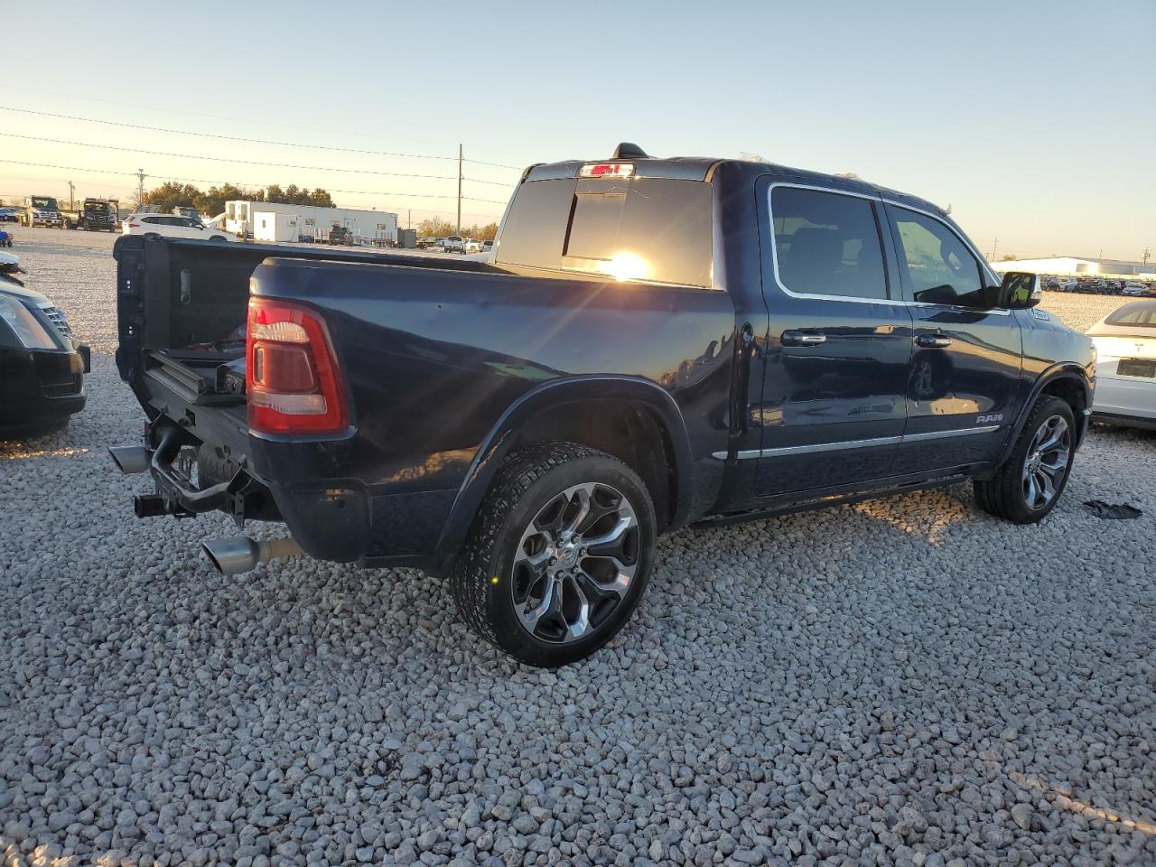 Изображение 3 2019 RAM 1500 LIMITED 2019 с VIN 1C6RREHT9KN616401