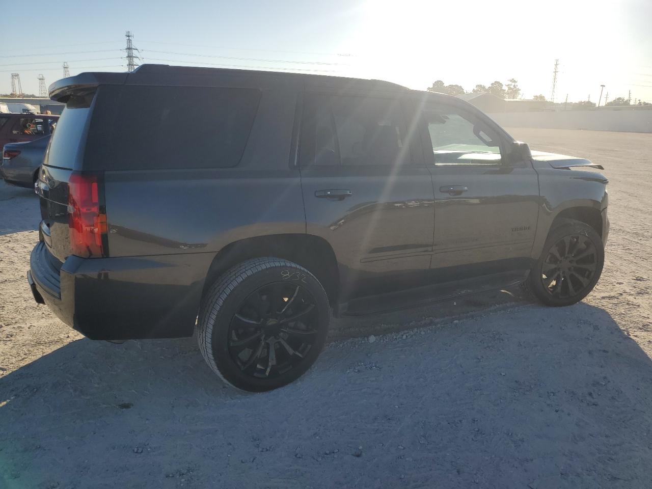 Image 3 of 2018 CHEVROLET TAHOE C1500 PREMIER 2018 with VIN 1GNSCCKJ5JR219371