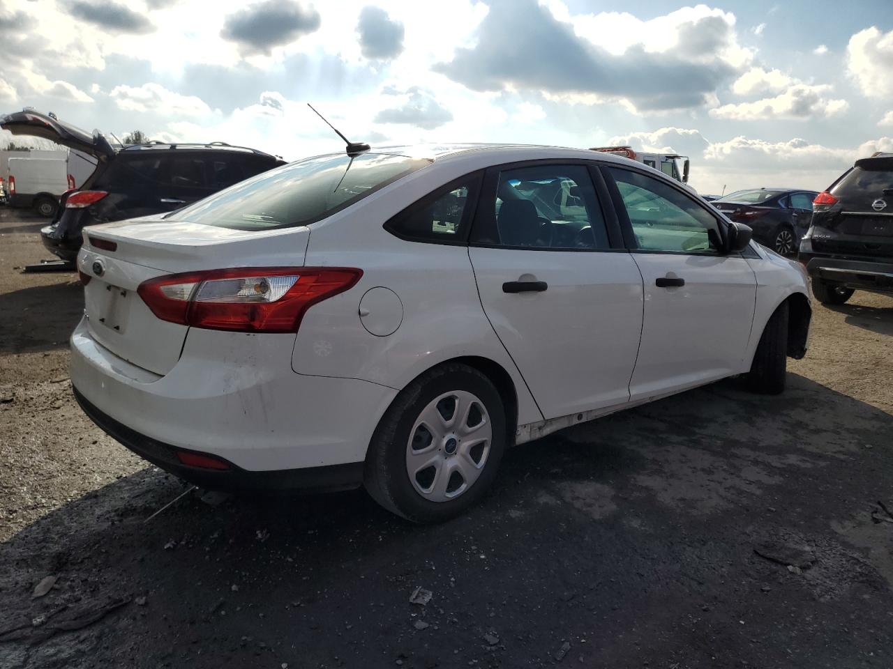 Изображение 3 2014 FORD FOCUS S 2014 с VIN 1FADP3E2XEL232769