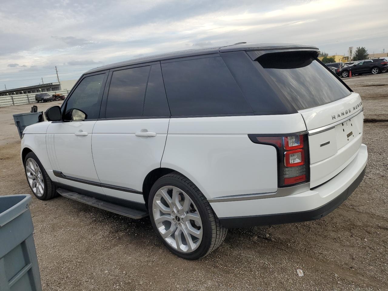 Obraz 2 z 2015 LAND ROVER RANGE ROVER SUPERCHARGED 2015 z VIN SALGS2TF8FA214086