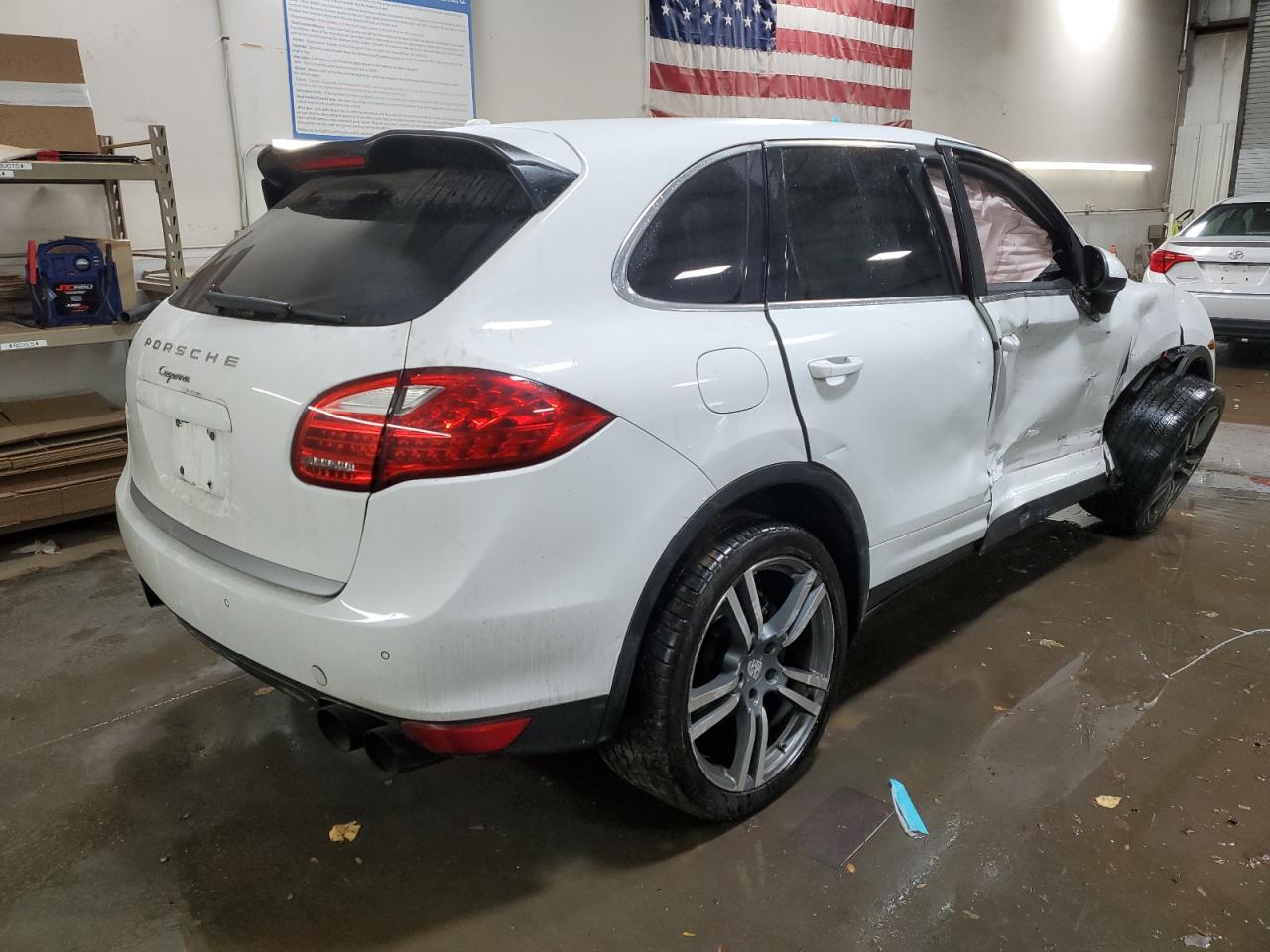 Image 3 of 2014 PORSCHE CAYENNE  2014 with VIN WP1AF2A2XELA82127