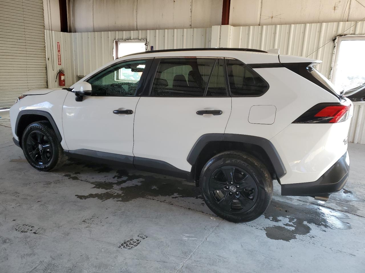 Image 2 of 2019 TOYOTA RAV4 XLE 2019 with VIN 2T3P1RFV6KW058003