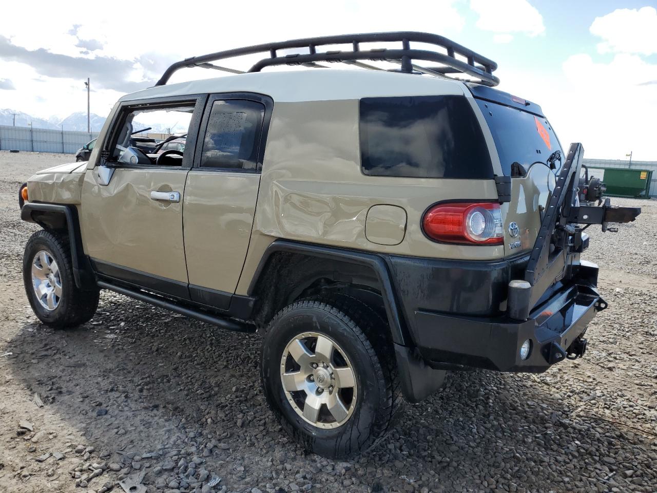 Изображение 2 2014 TOYOTA FJ CRUISER  2014 с VIN JTEBU4BF6EK181764