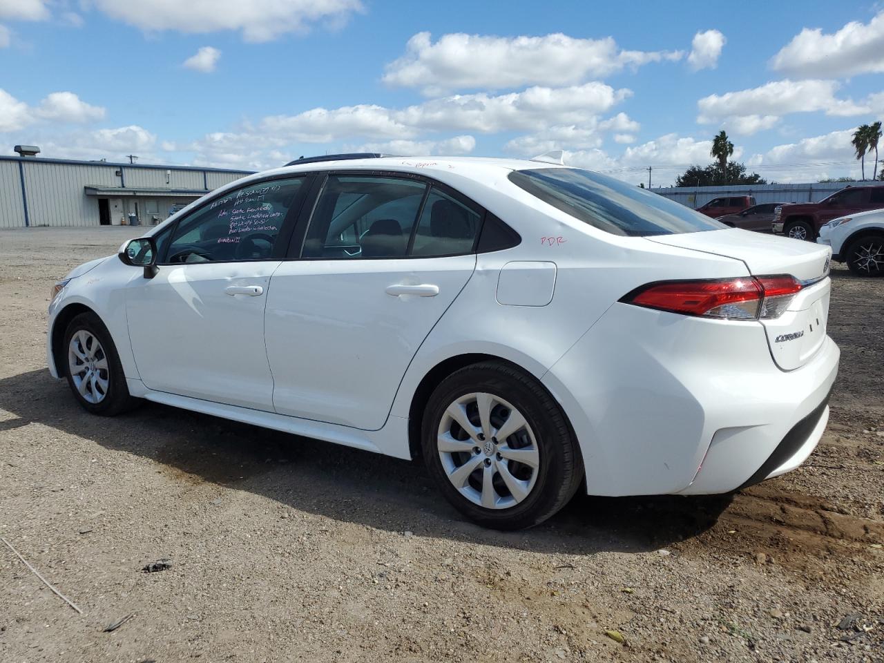 Obraz 2 z 2021 TOYOTA COROLLA LE 2021 z VIN 5YFEPMAE6MP210021