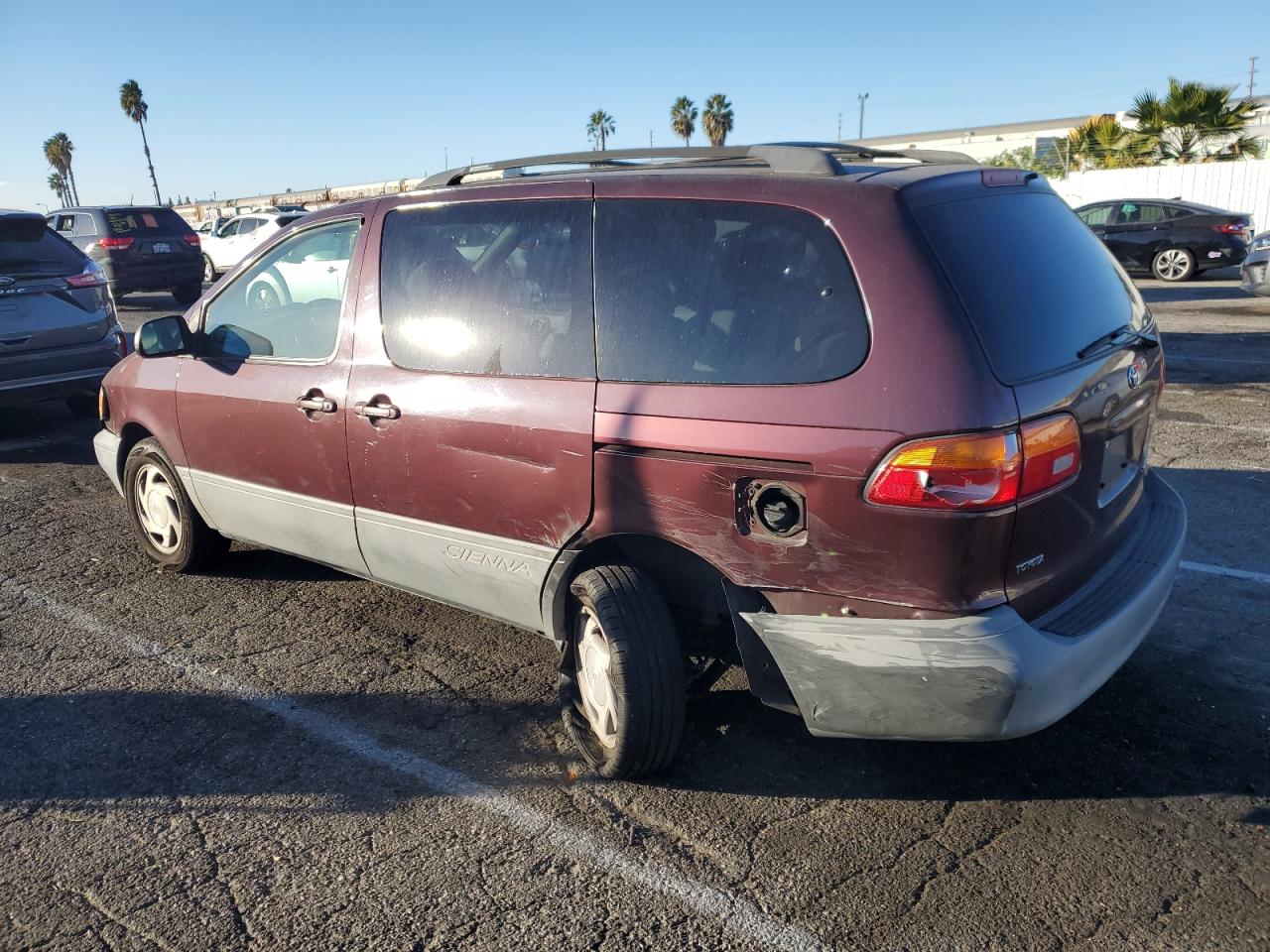 Изображение 2 2000 TOYOTA SIENNA LE 2000 с VIN 4T3ZF13C3YU268372