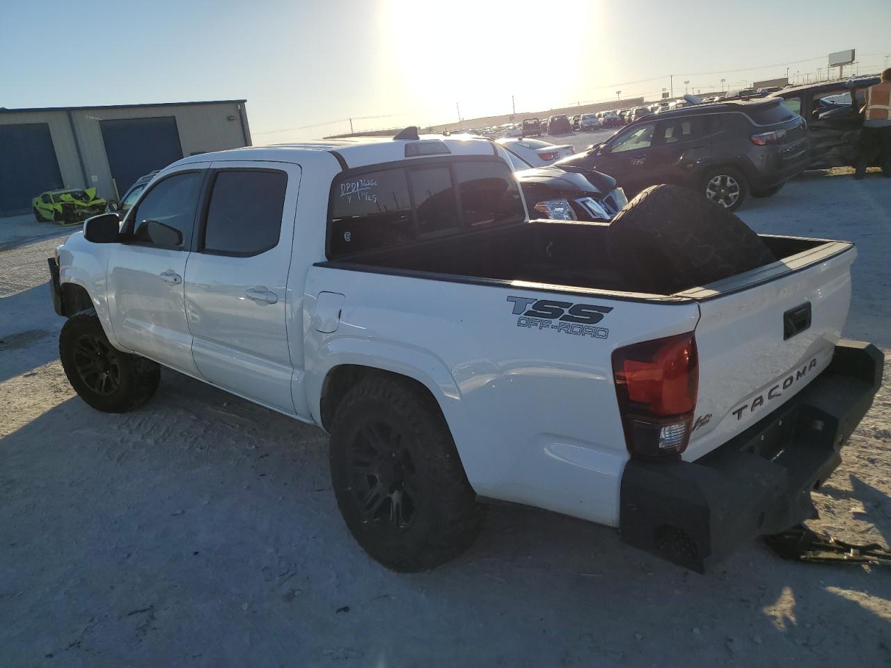 Image 2 of 2018 TOYOTA TACOMA DOUBLE CAB 2018 with VIN 5TFAX5GNXJX130486