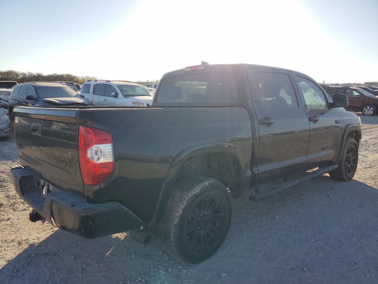 Изображение 3 2021 TOYOTA TUNDRA CREWMAX SR5 2021 с VIN 5TFDY5F1XMX030563