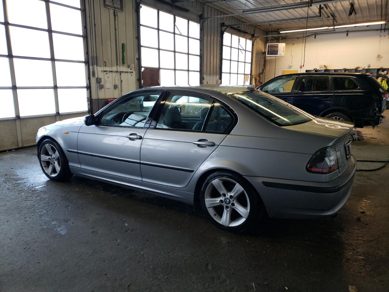 Obraz 2 z 2004 BMW 325 I 2004 z VIN WBAET37464NJ42110