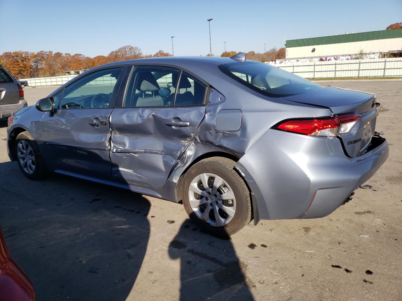 Obraz 2 z 2022 TOYOTA COROLLA LE 2022 z VIN 5YFEPMAE2NP382497