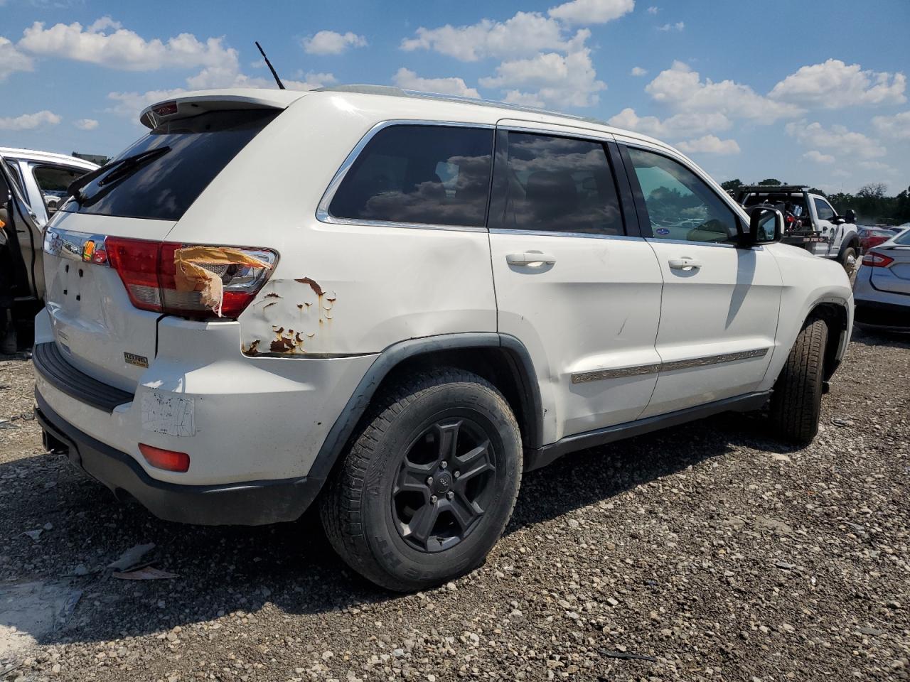 Image 3 of 2011 JEEP GRAND CHEROKEE LAREDO 2011 with VIN 1J4RR4GGXBC617733