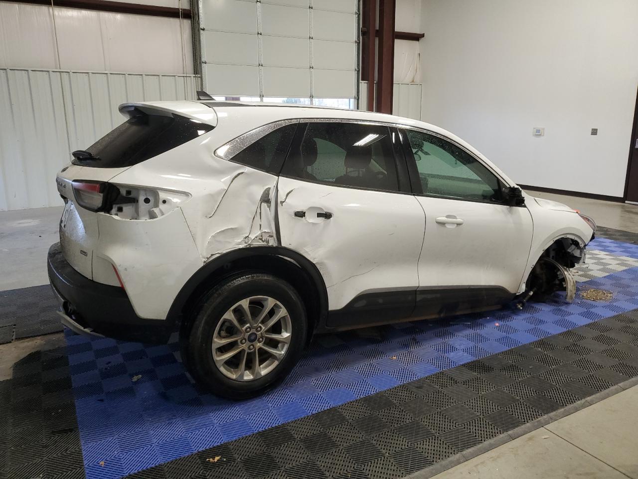Image 3 of 2022 FORD ESCAPE SE 2022 with VIN 1FMCU0BZ8NUB16846