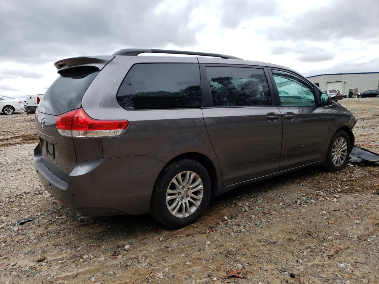 Изображение 3 2014 TOYOTA SIENNA XLE 2014 с VIN 5TDYK3DC1ES433902