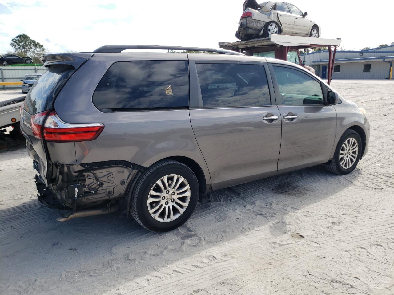 Image 3 of 2015 TOYOTA SIENNA XLE 2015 with VIN 5TDYK3DC9FS642211
