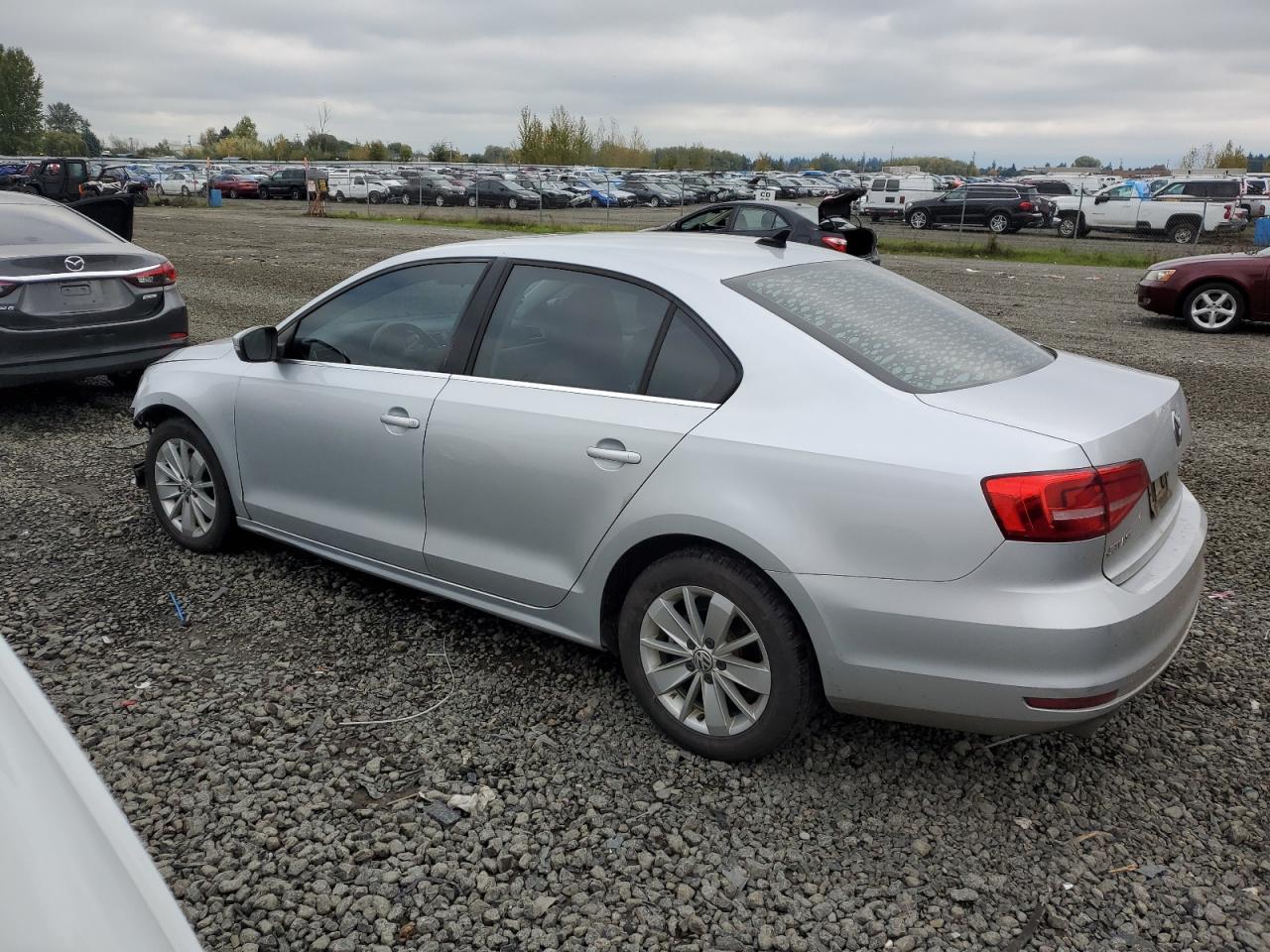 Image 2 of 2015 VOLKSWAGEN JETTA TDI 2015 with VIN 3VWLA7AJ0FM425604