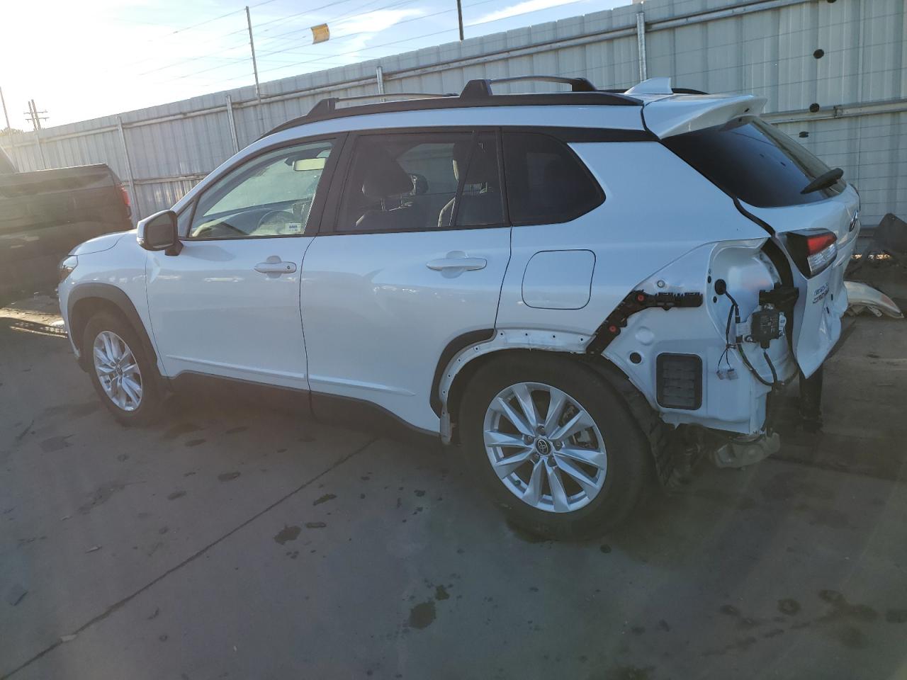 Изображение 2 2022 TOYOTA COROLLA CROSS LE 2022 с VIN 7MUCAABG7NV004616
