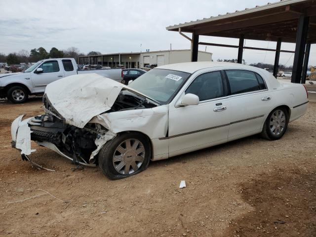 Image 1 of 2004 LINCOLN TOWN CAR ULTIMATE 2004 with VIN 1LNHM83W14Y651372