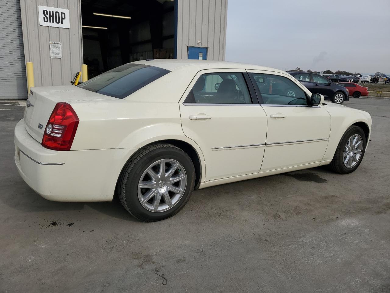 Image 3 of 2009 CHRYSLER 300 TOURING 2009 with VIN 2C3LA53V39H575382