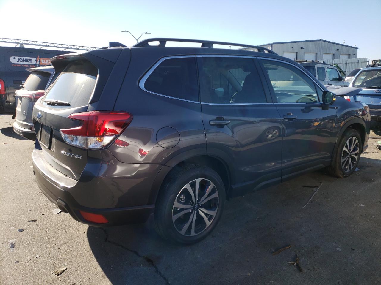 Image 3 of 2023 SUBARU FORESTER LIMITED 2023 with VIN JF2SKANC8PH527387