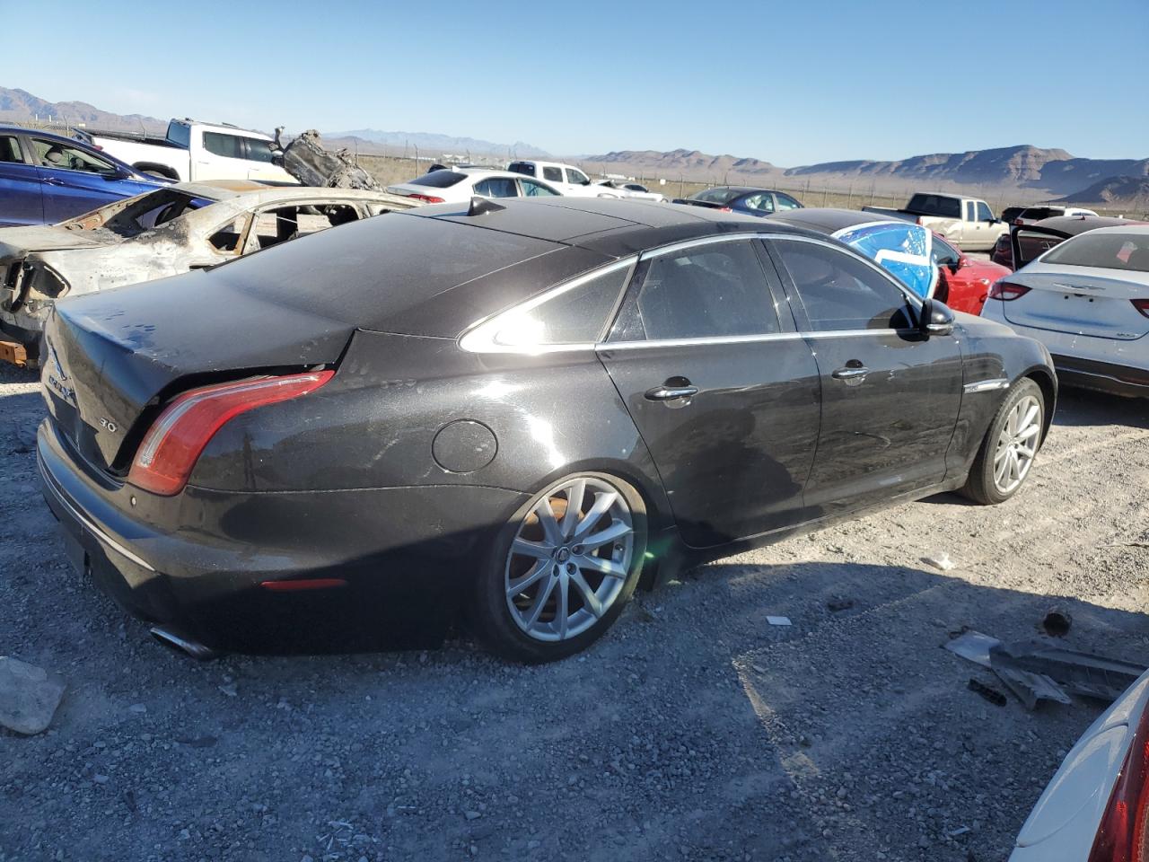 Obraz 3 z 2013 JAGUAR XJ  2013 z VIN SAJWA1C76D8V43044