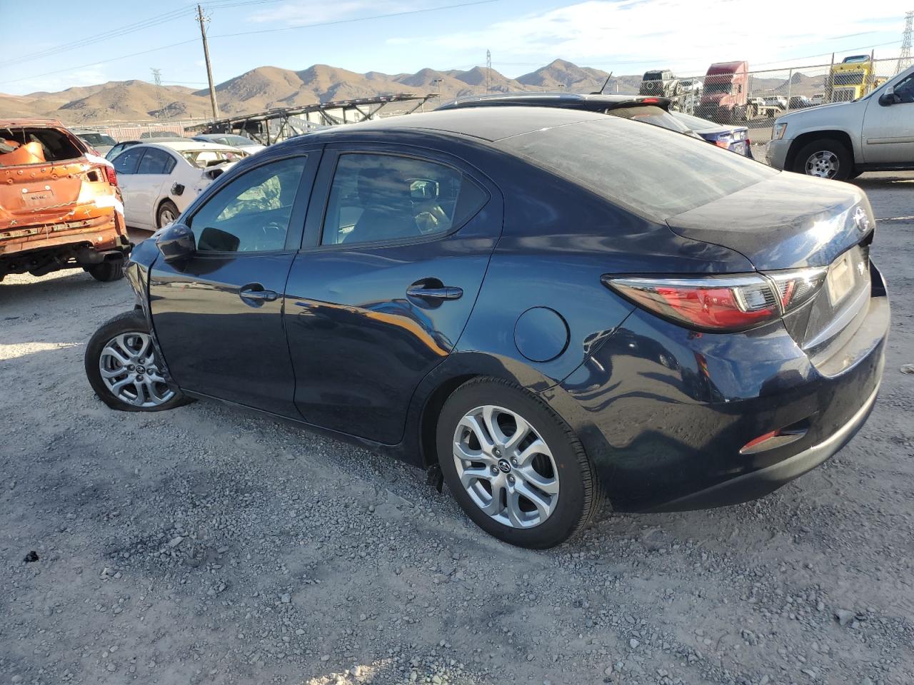 Изображение 2 2017 TOYOTA YARIS IA  2017 с VIN 3MYDLBYV8HY177516