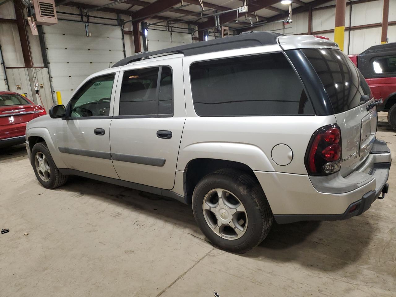 Image 2 of 2005 CHEVROLET TRAILBLAZER EXT LS 2005 with VIN 1GNET16SX56197797