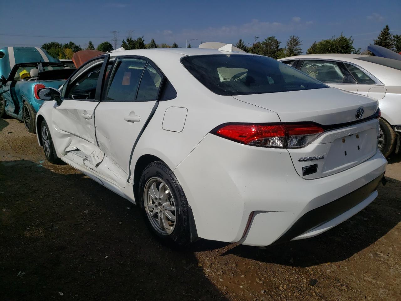 Obraz 2 z 2022 TOYOTA COROLLA LE 2022 z VIN JTDEAMDE1NJ040671