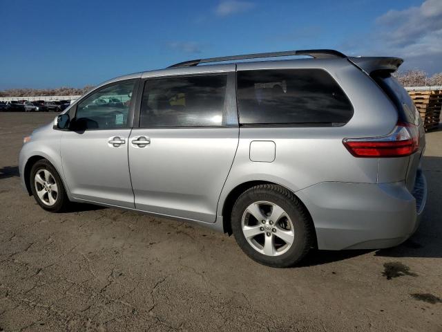 Obraz 2 z 2015 TOYOTA SIENNA LE 2015 z VIN 5TDKK3DC4FS669659