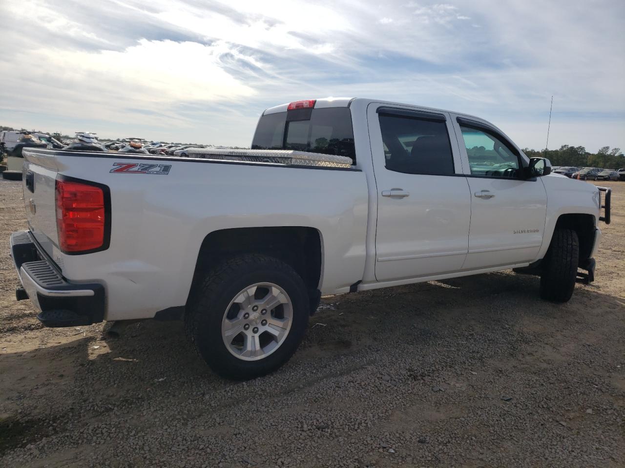 Image 3 of 2017 CHEVROLET SILVERADO K1500 LT 2017 with VIN 3GCUKREC1HG278982