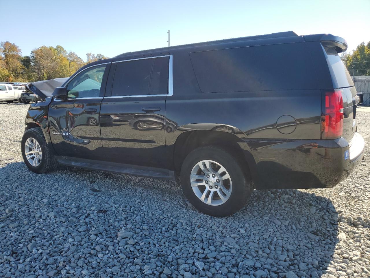 Obraz 2 z Chevrolet Suburban K1500 Lt 2017 z VIN 1GNSKHKC0HR359923