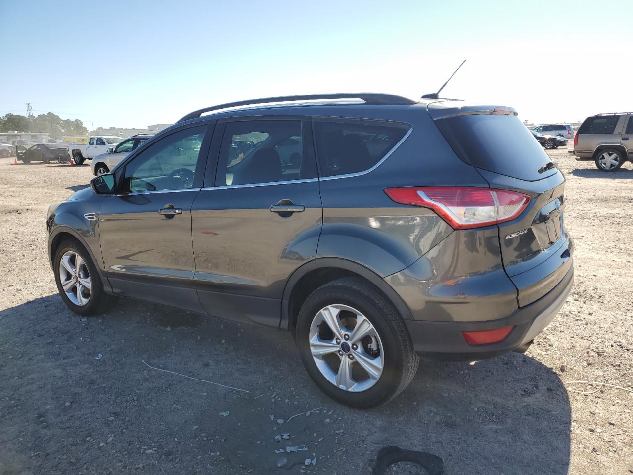 Image 2 of 2015 FORD ESCAPE SE 2015 with VIN 1FMCU0GXXFUB82050
