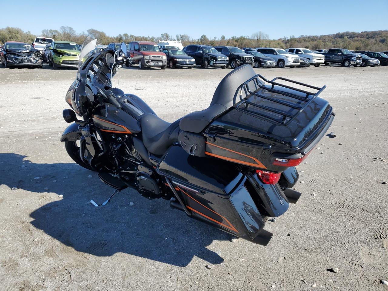 Image 3 of 2022 HARLEY-DAVIDSON FLHTK  2022 with VIN 1HD1KEF1XNB663369
