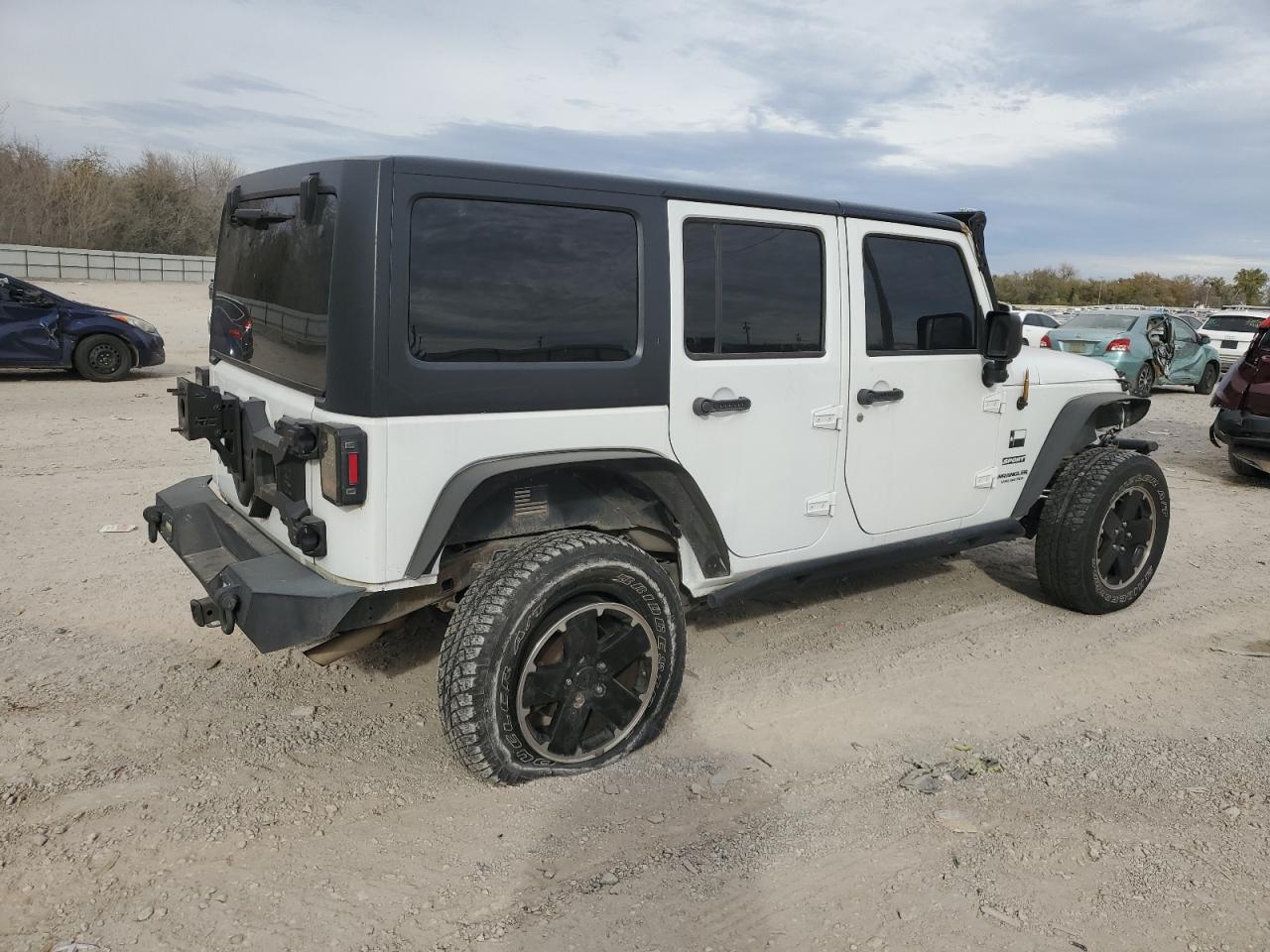 Image 3 of 2015 JEEP WRANGLER UNLIMITED SPORT 2015 with VIN 1C4BJWDG4FL506129