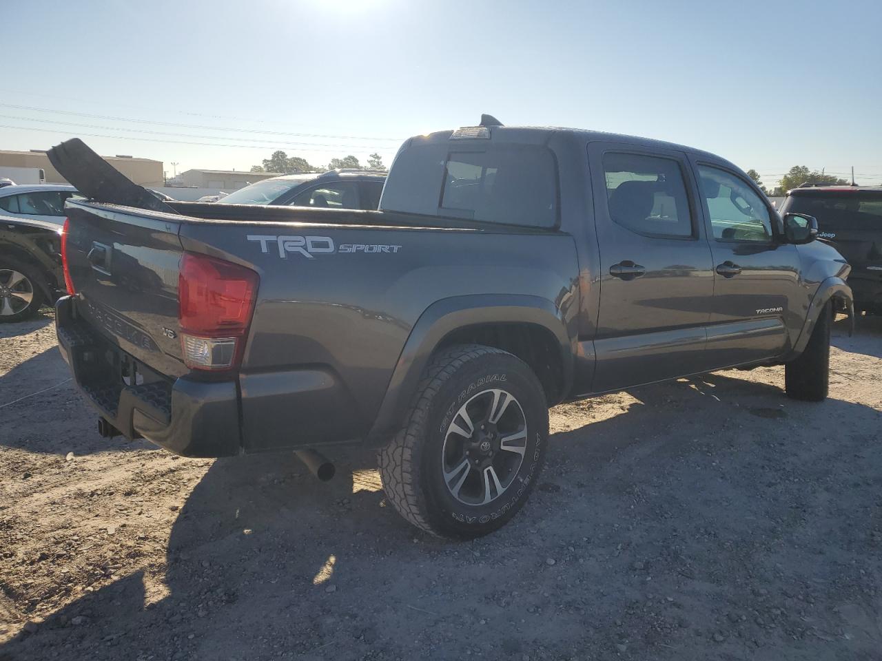 Image 3 of 2017 TOYOTA TACOMA DOUBLE CAB 2017 with VIN 5TFAZ5CN8HX045530