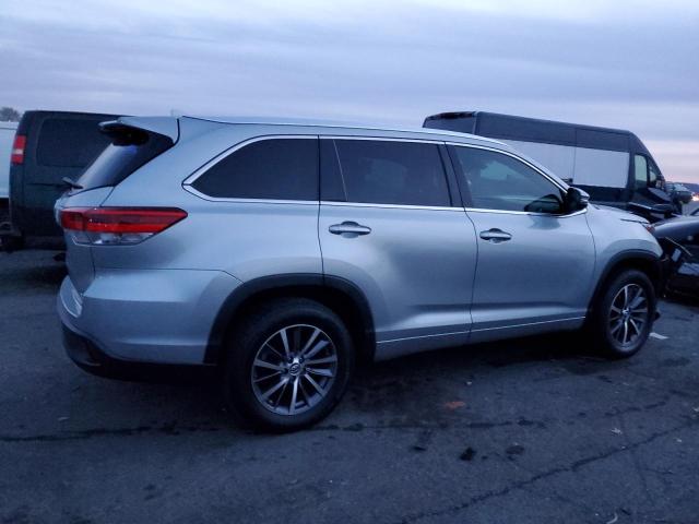 Image 3 of 2018 TOYOTA HIGHLANDER SE 2018 with VIN 5TDKZRFH7JS263536
