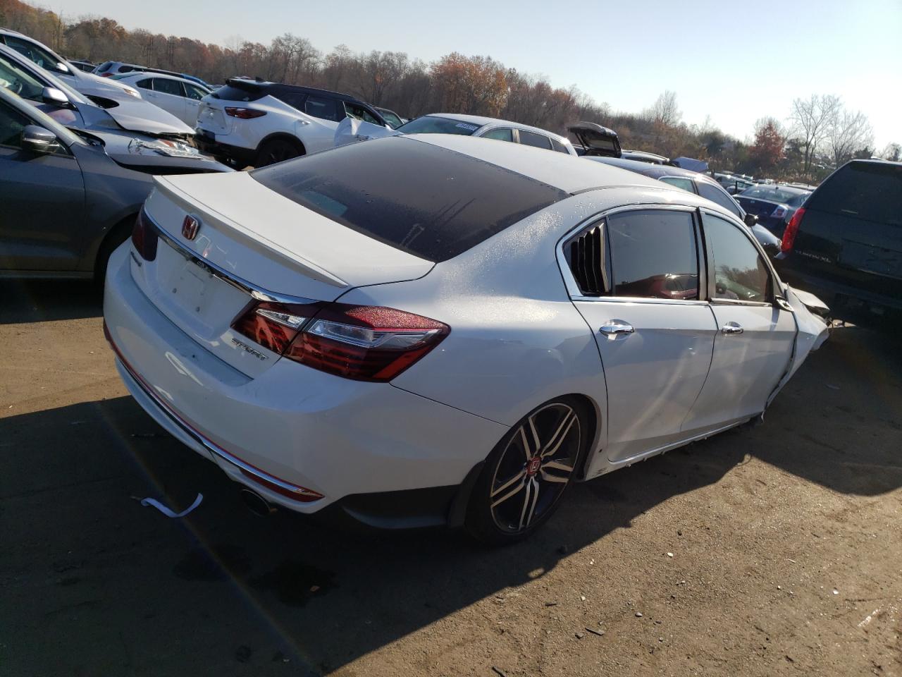 Obraz 3 z 2017 HONDA ACCORD SPORT 2017 z VIN 1HGCR2F50HA292452