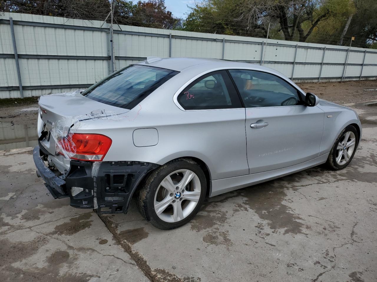 Obraz 3 z 2012 BMW 128 I 2012 z VIN WBAUP7C53CVP22886
