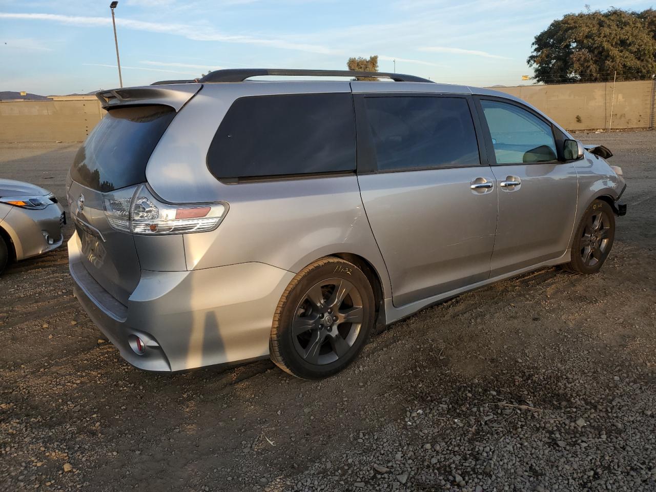 Image 3 of 2011 TOYOTA SIENNA SPORT 2011 with VIN 5TDXK3DC4BS055484