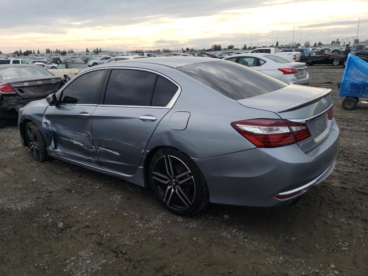 Obraz 2 z 2017 HONDA ACCORD SPORT 2017 z VIN 1HGCR2F53HA239793