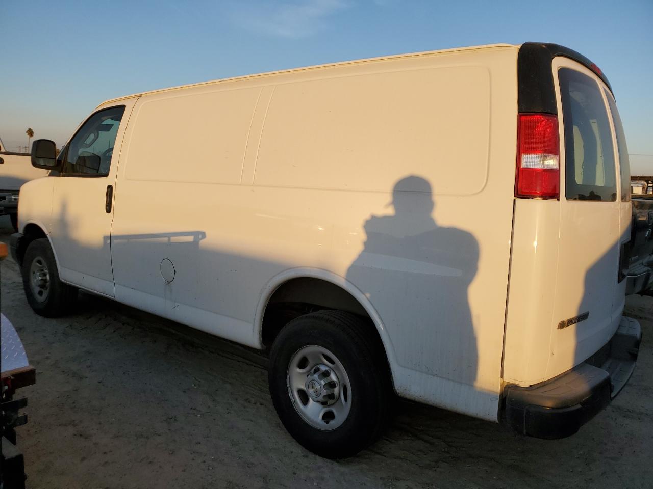 Image 2 of 2022 CHEVROLET EXPRESS G2500  2022 with VIN 1GCWGAFPXN1220411